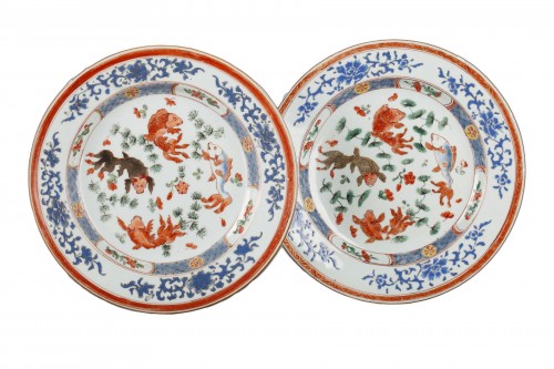 Paire d'assiettes aux carpes, Chine période YONGZHENG 1723-1735