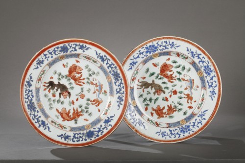 Paire d'assiettes aux carpes, Chine période Yongzheng 1723-1735 - Galerie Théorème