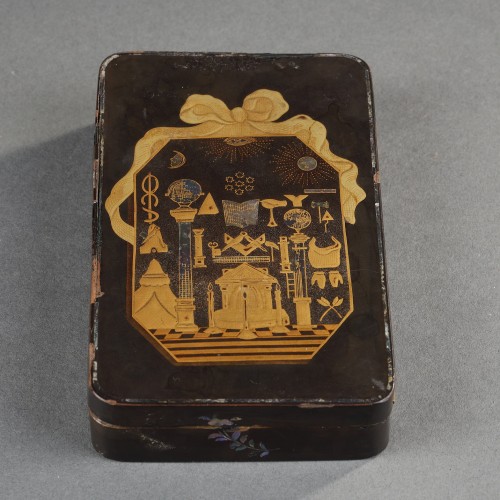 Masonic box in Japanese lacquer, 18th century - Asian Works of Art Style 