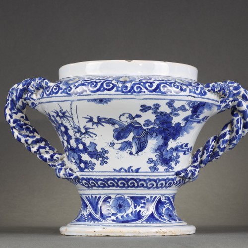 Pot-pourri en faïence de Nevers, seconde moitié du XVIIe siècle - Céramiques, Porcelaines Style Louis XIV