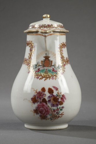 Verseuse aux Armes du Barry, Chine de commande circa 1772 - Céramiques, Porcelaines Style Louis XV