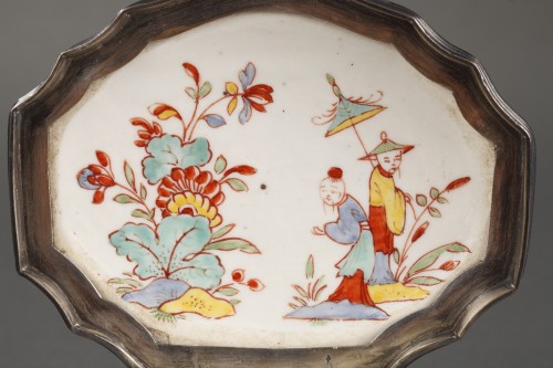 Snuffbox in soft Chantilly paste, Kakiemon decoration circa 1740 - Louis XV