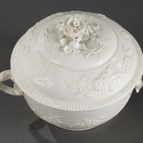 Saint-Cloud porcelain covered bowl, circa 1740-1750 - Porcelain & Faience Style Louis XV