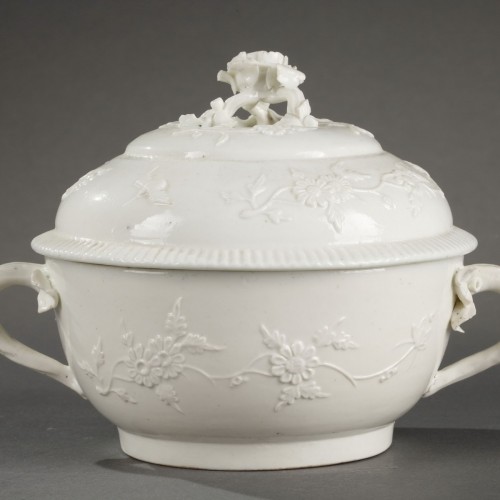 Saint-Cloud porcelain covered bowl, circa 1740-1750 - Louis XV