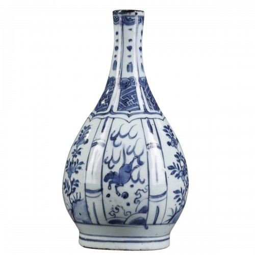 China Karak porcelain vase Wanli period 1573-1619