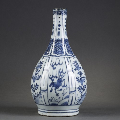 Asian Works of Art  - China Karak porcelain vase Wanli period 1573-1619