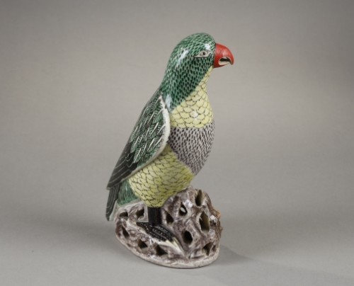 Enamelled biscuit parrot China Kangxi period 1662 - 1722 - Asian Works of Art Style 