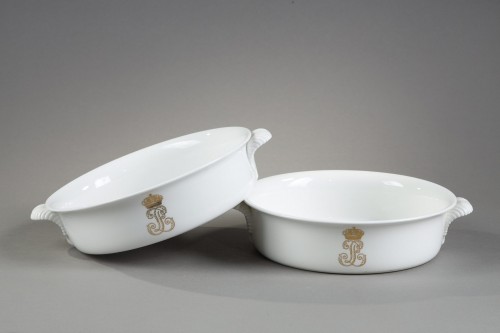 Deux presses à entremets provenant de châteaux Royaux en porcelaine de Sévres - Louis-Philippe