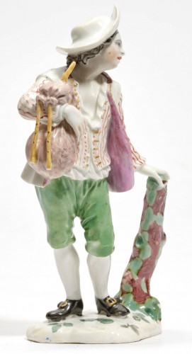 Céramiques, Porcelaines  - Figurine en porcelaine de Strasbourg XVIIIe siècle