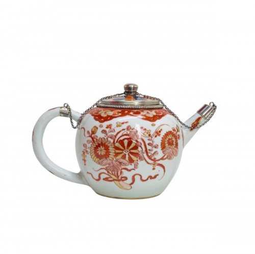 China Kangxi period teapot mounted in silver Paris 1717-1722