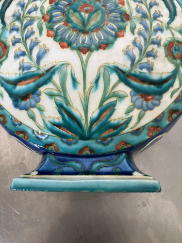 Antiquités - Théodore Deck (1823-1891)   - Gourde en céramique décor Iznik