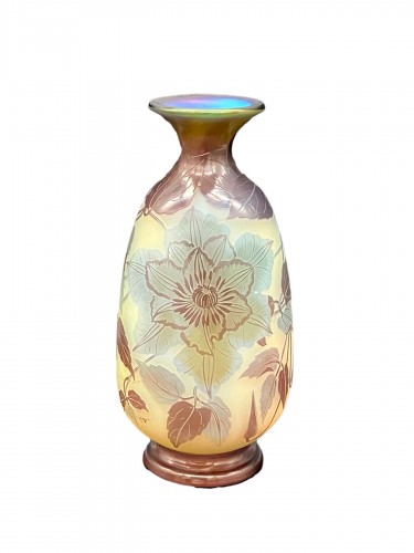 Emile Gallé - Vase art nouveau aux clématites bleues verre opalescent