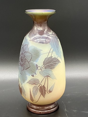 Antiquités - Emile Gallé - Vase art nouveau aux clématites bleues verre opalescent