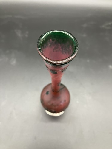 Daum Nancy - Vase art nouveau au muguet Verre gravé martelé - Galerie Vaudemont