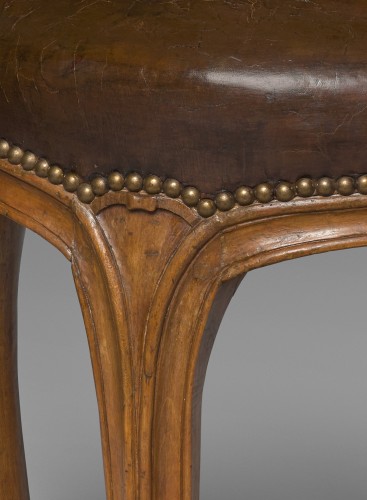 An elegant Louis XV stool - Seating Style Louis XV