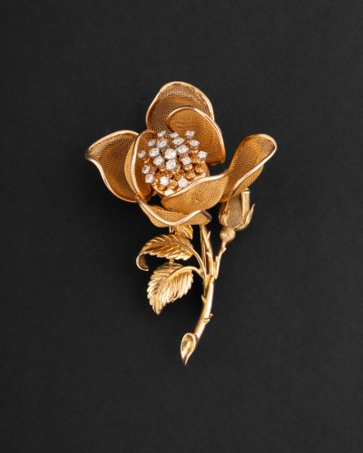 Gold and diamond flower brooch, circa 1950 - Antique Jewellery Style 50