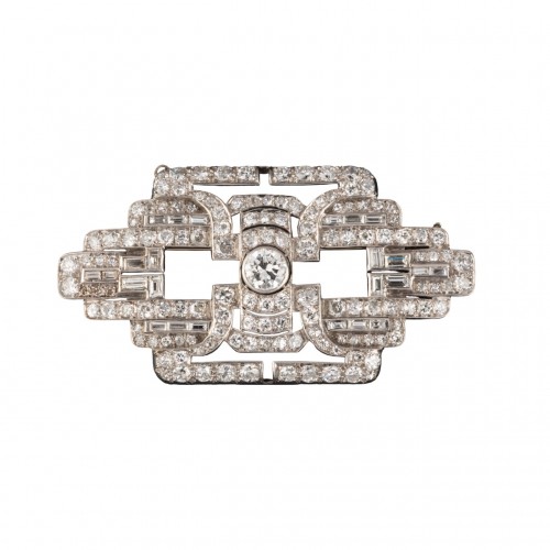 Art Deco brooch in diamonds and platinum.