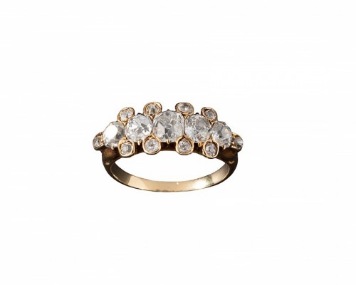 Garter-style ring in gold and diamonds, circa 1850.