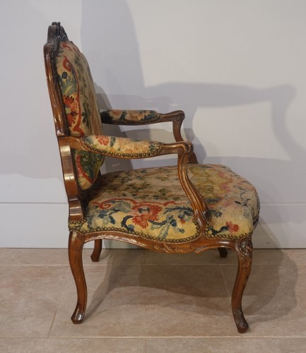 Seating  - Pair of armchairs with flat backs from the Louis XV period