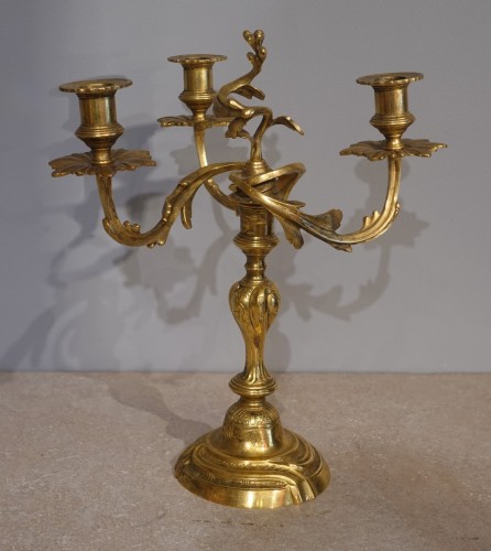 Paire de candélabres en bronze doré d'époque XVIIIe - Luminaires Style Louis XV