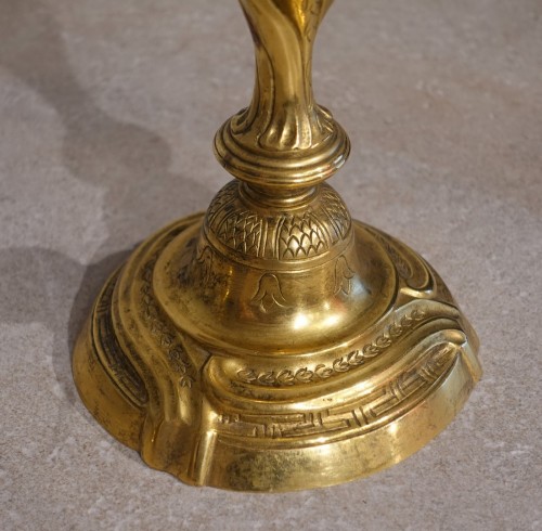 Luminaires Bougeoirs et Chandeliers - Paire de candélabres en bronze doré d'époque XVIIIe