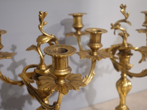 Louis XV - Paire de candélabres en bronze doré d'époque XVIIIe