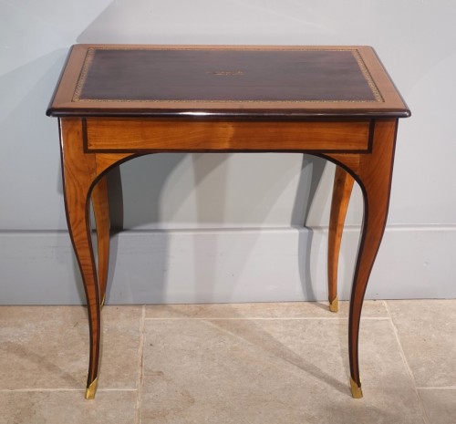 Table à écrire du XVIIIe siècle attribuée à Jean-François Hache - Mobilier Style Louis XV