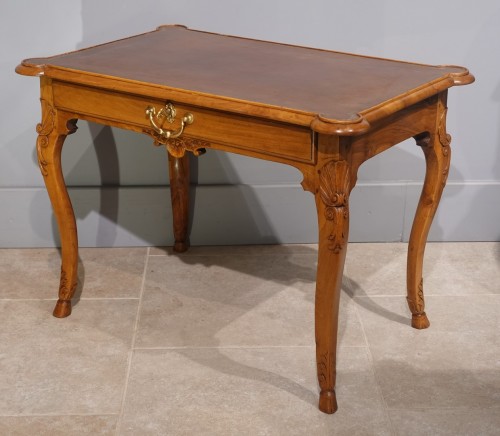 Table-bureau en noyer d'époque XVIIIe - Mobilier Style Louis XV