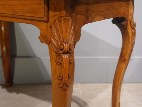 18th century walnut desk-table - Louis XV