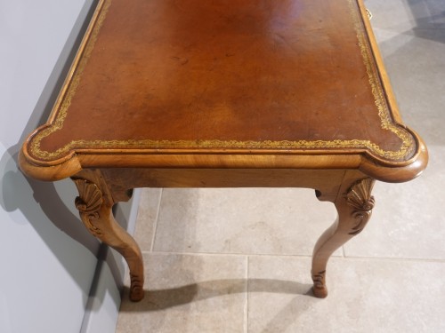 Antiquités - 18th century walnut desk-table