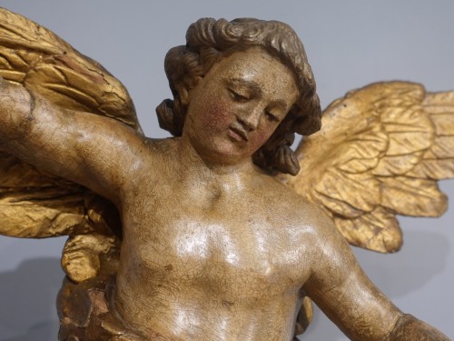 Carved wooden angel from the 18th century - 