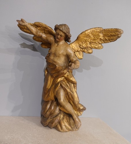 XVIIIe siècle - Ange en bois sculpté d'époque XVIIIe