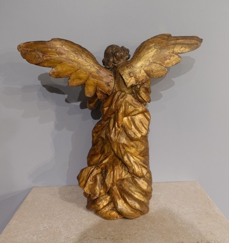 Louis XV - Carved wooden angel from the 18th century