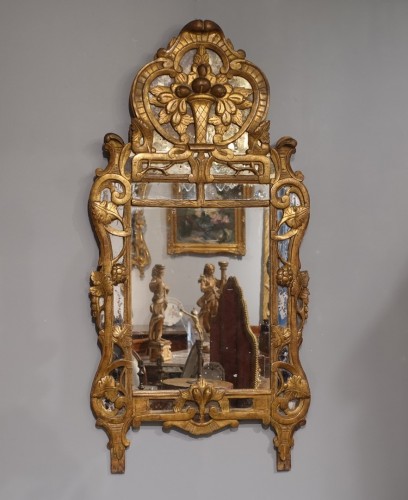 Antiquités - 18th century Provencal giltwood mirror