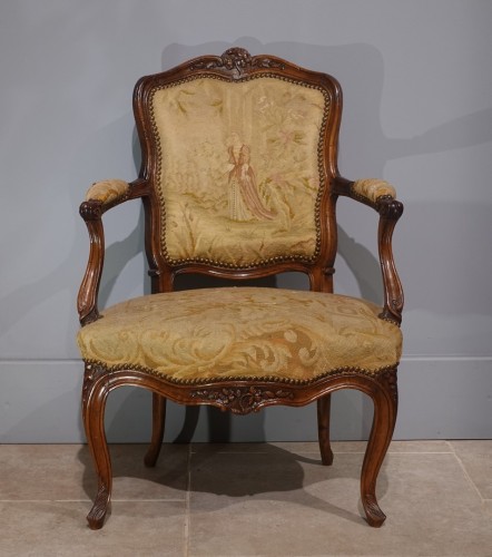 Sièges Fauteuil & Bergère - Paire de cabriolets Louis XV en noyer