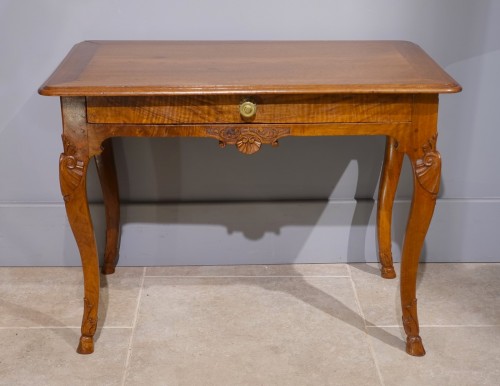 Louis XV walnut games table from the 18th century - 