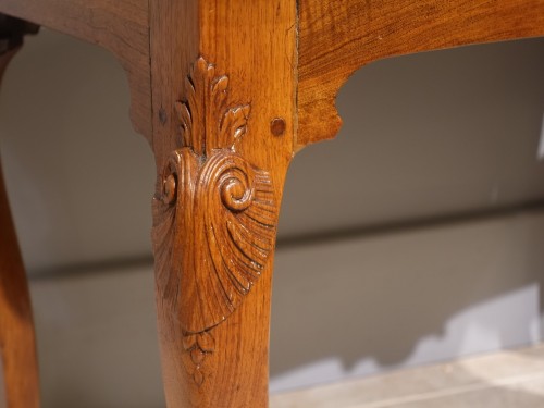 Louis XV walnut games table from the 18th century - Louis XV