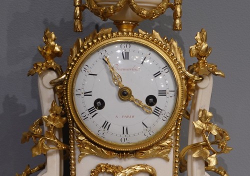 XVIIIe siècle - Pendule Louis XVI signée Beauvarlet à Paris