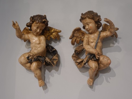 Antiquités - Paire d'angelots en bois polychrome époque XVIIIe siècle