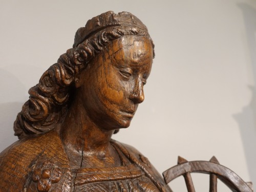 Antiquités - Sculpture of Saint Catherine in carved oak, late 15th century