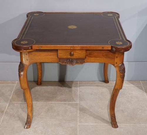 Mobilier Table à Jeux - Table à jeux lyonnaise en noyer d'époque XVIIIe siècle