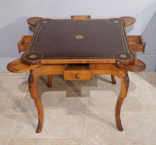 Table à jeux lyonnaise en noyer d'époque XVIIIe siècle - Gérardin et Cie