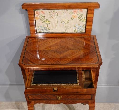 18th century - 18th Century Chiffonnière Writing Table