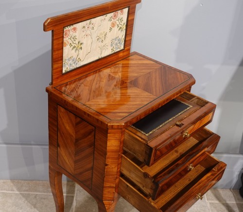 Antiquités - 18th Century Chiffonnière Writing Table