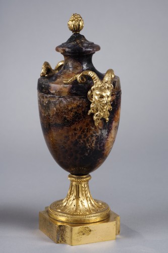 Antiquités - Paire de vases-urnes en Blue-john