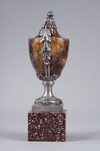 Small urn vase in Blue-John, silver and porphyry - Decorative Objects Style Louis XVI
