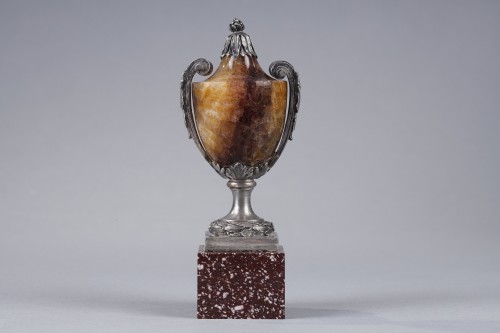 Decorative Objects  - Small urn vase in Blue-John, silver and porphyry