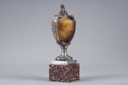 Small urn vase in Blue-John, silver and porphyry - 