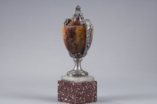 Small urn vase in Blue-John, silver and porphyry - Louis XVI