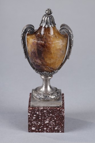 Antiquités - Small urn vase in Blue-John, silver and porphyry